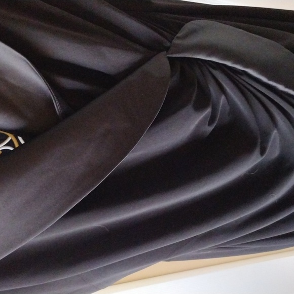 Black dress - Picture 3 of 6